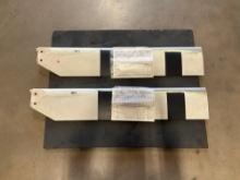 UH-1 TAIL ROTOR BLADES 204-011-702-121 (1000 HRS SINCE NEW/1 IS DAMAGED)