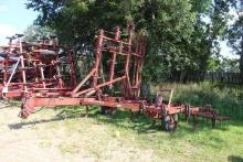 IH 5500 Chisel Plow, 22 Ft., Owned by Tom Martens, 605-261-1470