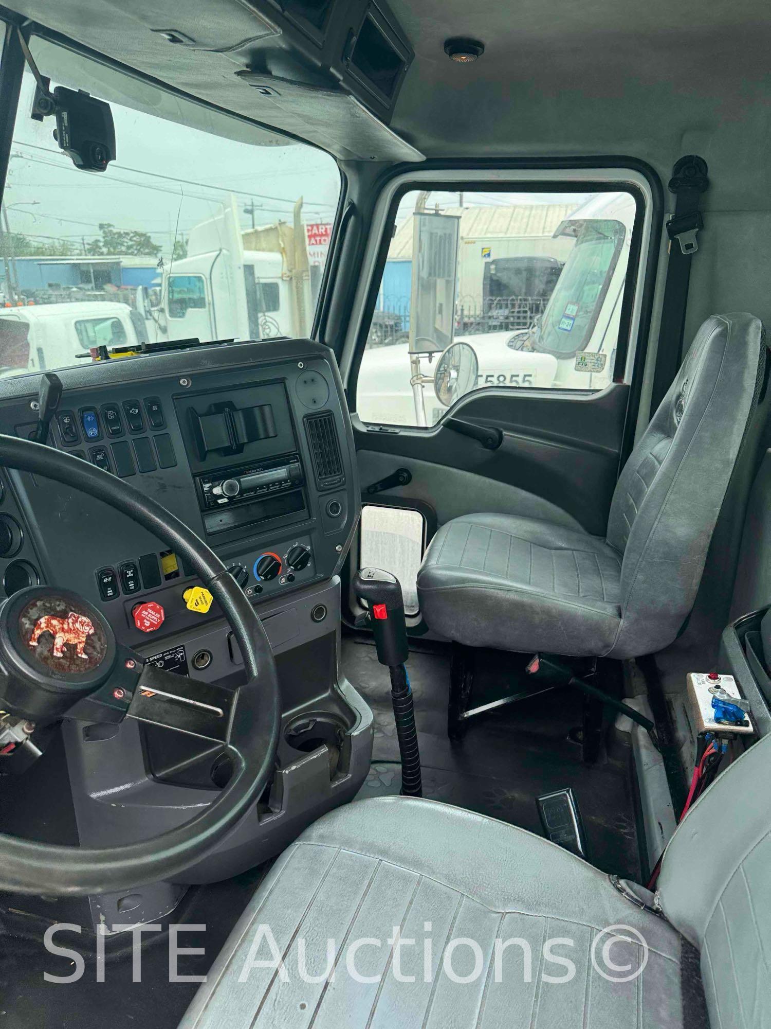 2008 Mack CHU613 T/A Daycab Truck Tractor