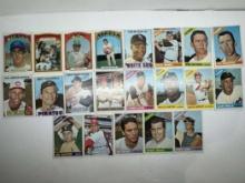 (21) 1967 & 1972 Baseball Cards Jim Catfish Hunter