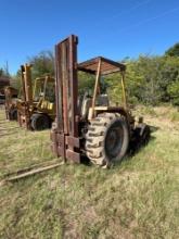 International Harvester Model 7000 Fork Lift