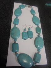 Beautiful Ladies Turquoise Necklace & Matching Earrings