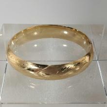 ORT / WAO Group 14K Yellow Gold Hinged Bangle Bracelet Engraved Decoration