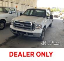 (Jurupa Valley, CA) 2005 Ford F350 Service Truck Runs & Moves , Engine Is Knocking