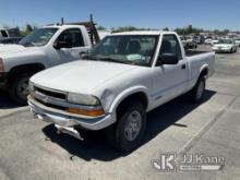 2000 Chevrolet S10 Pickup Truck Not Running, Condition Unknown, Body Damage