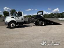 (South Beloit, IL) 2010 International DuraStar 4400 Roll Back Truck Runs & Moves) (Paint Damage