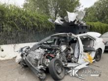 2017 Toyota Camry Hybrid 4-Door Sedan Not Running, No Key, Body Damage, Paint Damage, Wrecked , Bad 