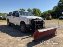 2017 Ford F250 4x4 Extended-Cab Pickup Truck Runs & Moves) (Working plow attachment w/ remote, (3) T