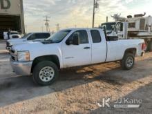 2012 Chevrolet Silverado 2500HD 4x4 Extended-Cab Pickup Truck Runs & Moves) (TPMS Light On, Low on F