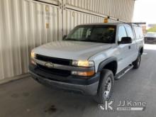 2002 Chevrolet Silverado 2500HD Extended-Cab Pickup Truck Runs & Moves