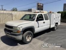 2002 Chevrolet Silverado 2500HD Extended-Cab Pickup Truck Runs & Moves