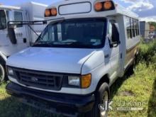 (Bellport, NY) 2005 Ford E350 Passenger Bus Runs & Moves,Body & Rust Damage) (Removal is by Appointm