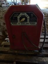 LINCOLN 225 AMP ELEC. ARC WELDER