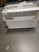 Danby Window Air Conditioner ***TURNS ON***