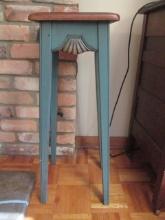 Distressed Finish Two Tone Pedestal Stand
