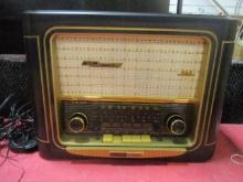 Grundig Classic Style Table Radio