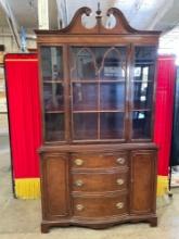 Vintage Drexel? Reproduction Mahogany Finish Wooden China Cabinet w/ Glass Front. See pics.