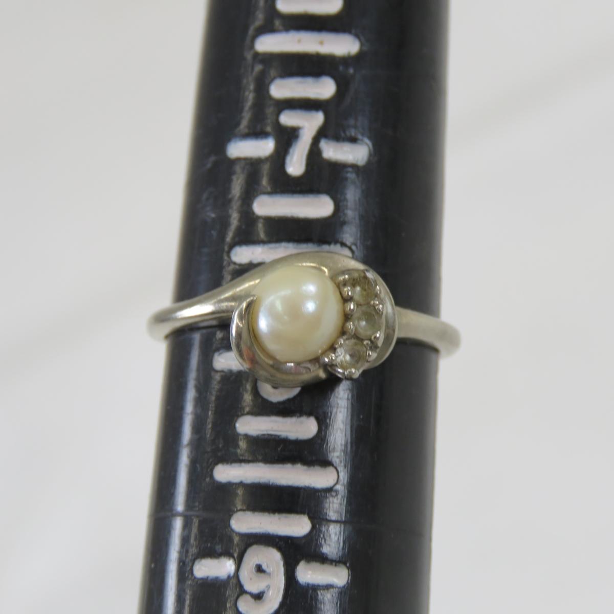10kt white Gold Pearl & White Spinel Ring