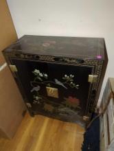 (UPBR1) ORIENTAL BLACK LACQUER 2 DOOR CABINET, IN GOOD CONDITION WITH SOME MINOR COSMETIC WEAR, 23
