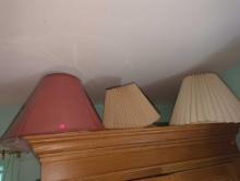 (UPBR2) LOT OF 4 LAMPSHADES - 1 RED AND 3 OFF WHITE, WHAT YOU SEE IN THE PHOTOS IS EXACTLY WHAT