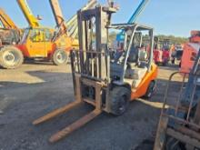 TOYOTA 8FGU32 FORKLIFT SN:15240 powered by LP engine, equipped with OROPS, 5,000lb lift capacity.