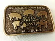 BELT BUCKLE NATIONAL BARROW SHOW AUSTIN MN 1997 NO LIMITED EDITION NUMBER DIST BY KATO SPECIALTIES