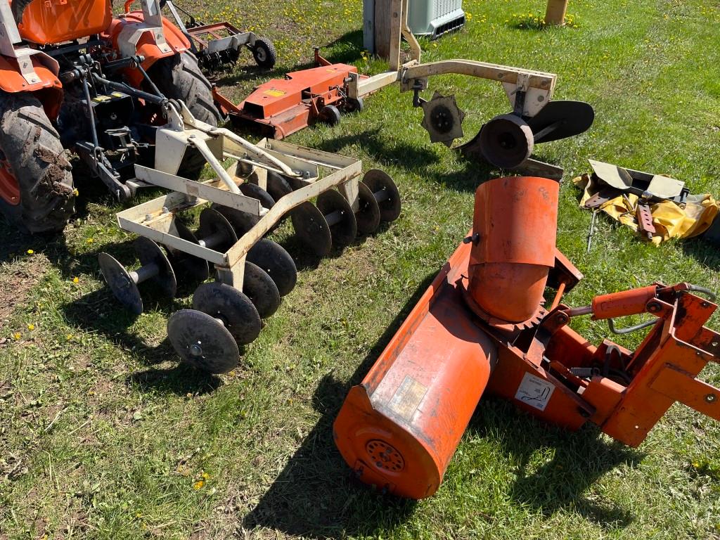 Kubota B7100 Tractor