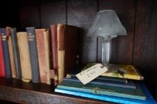 CONTENTS OF BOOK SHELF INCLUDING METHODIST HYMNAL BOOKS SMALL DECORATIVES A