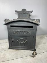 Antique Outdoor Lockable Cast Iron Mailbox