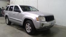 2007 Jeep Grand Cherokee Laredo, Needs Headlight Bulbs